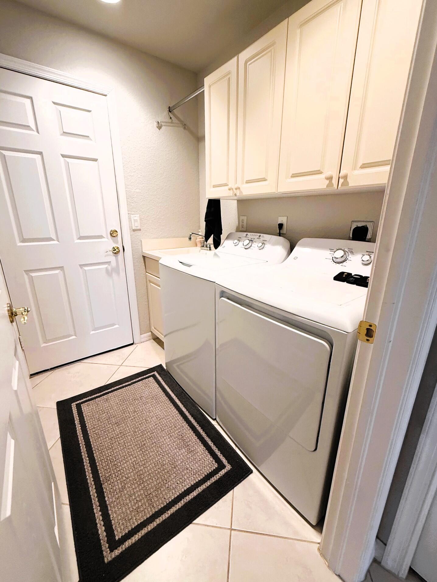 COTTAGES AT HOBE SOUND (a/k/a Banner Lake) - Residential