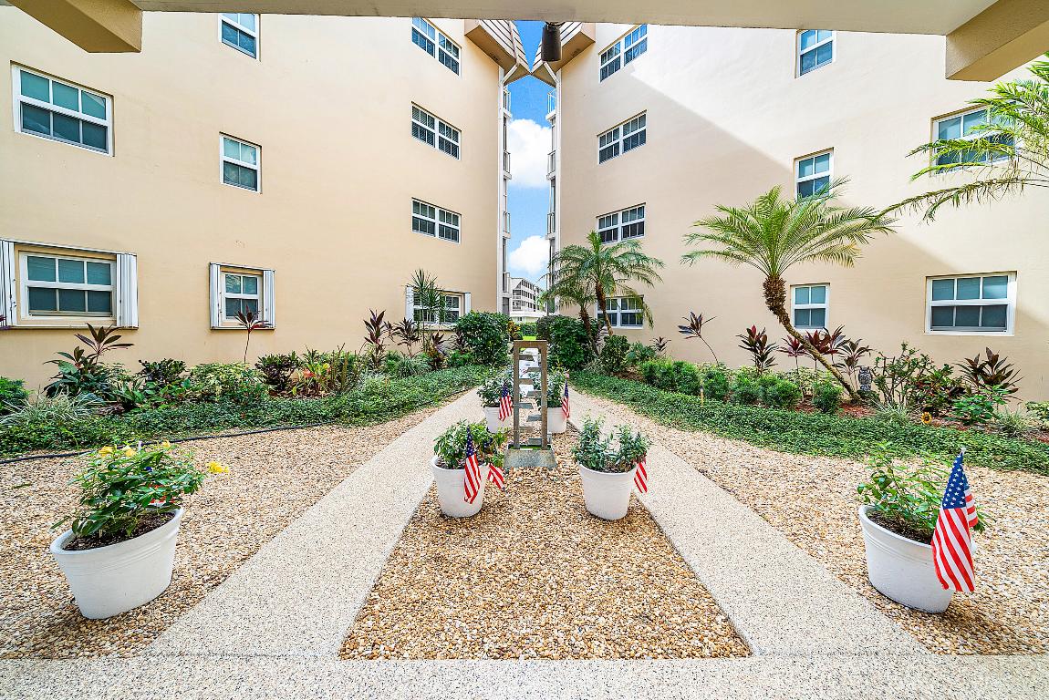 ATLANTIS SHERBROOKE VILLAS CONDO - Residential