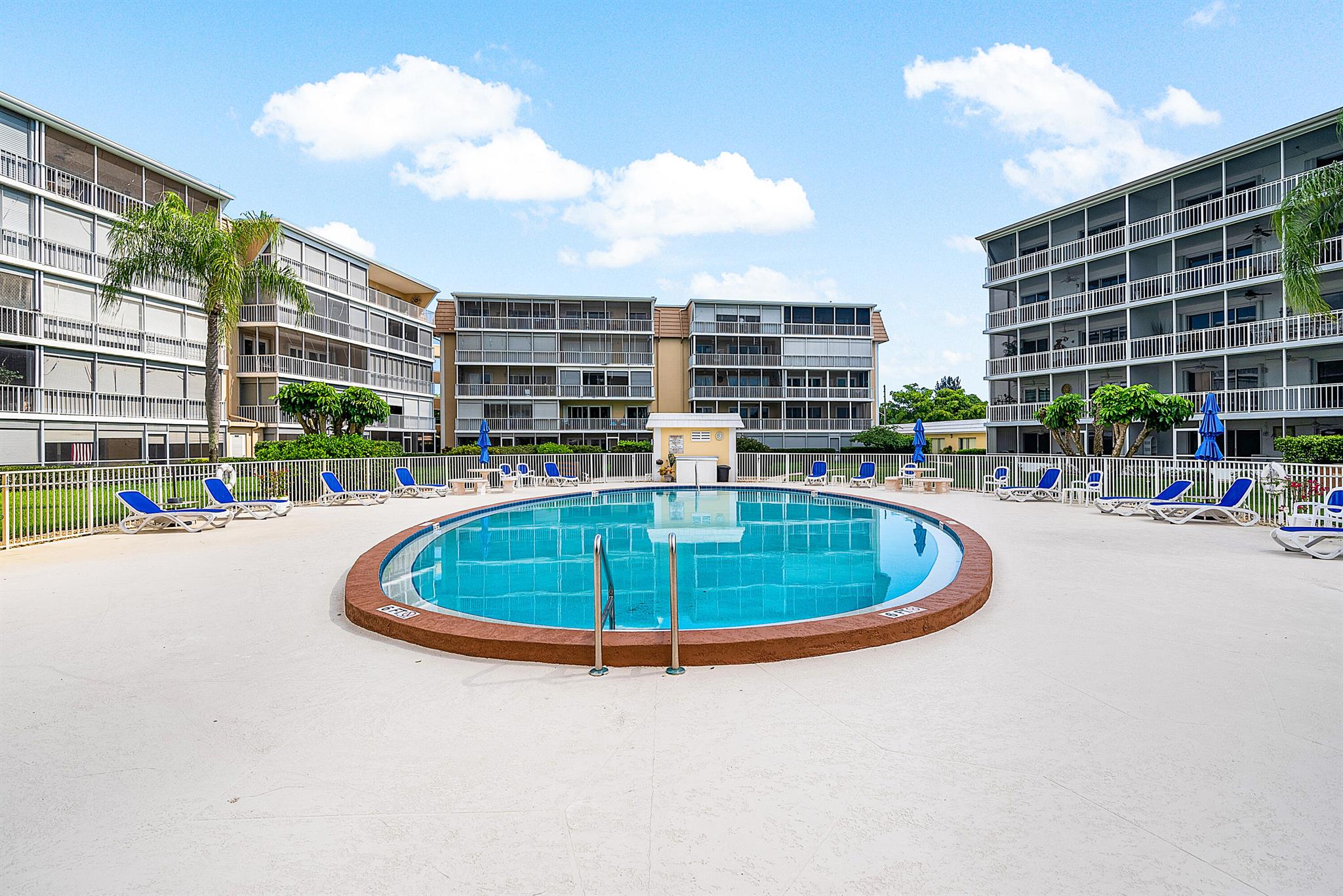 ATLANTIS SHERBROOKE VILLA - Residential