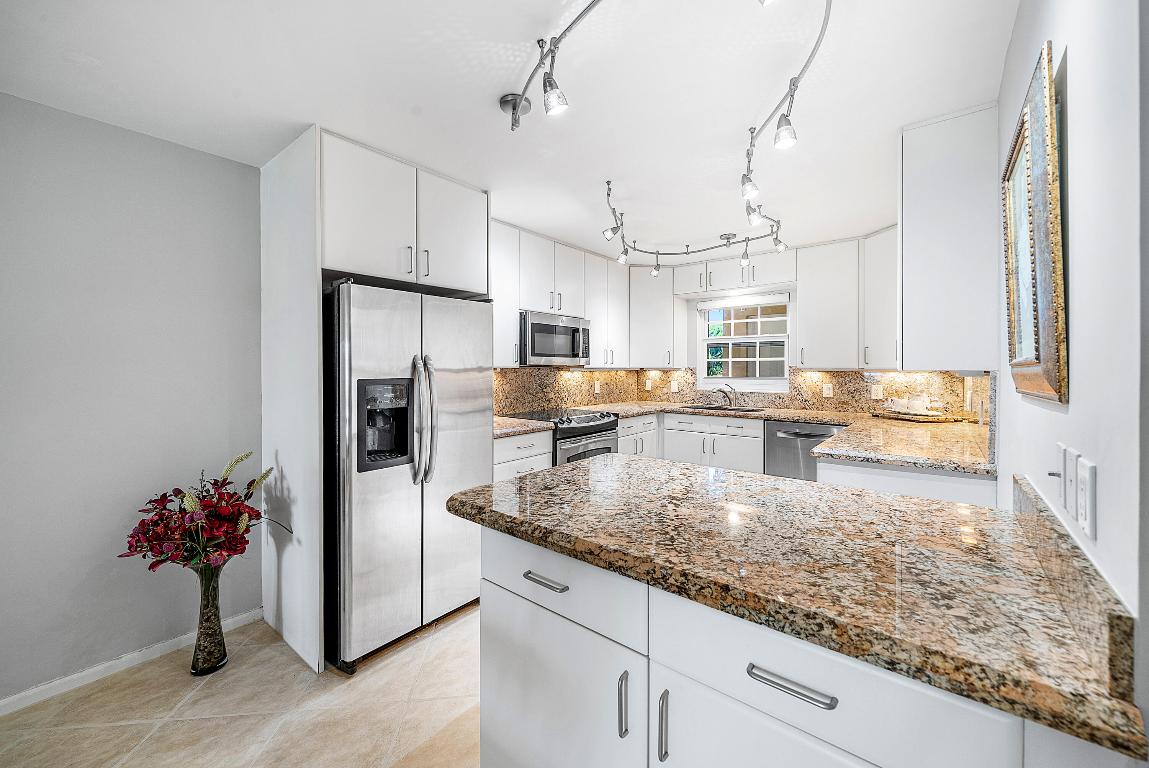 ATLANTIS SHERBROOKE VILLAS CONDO - Residential