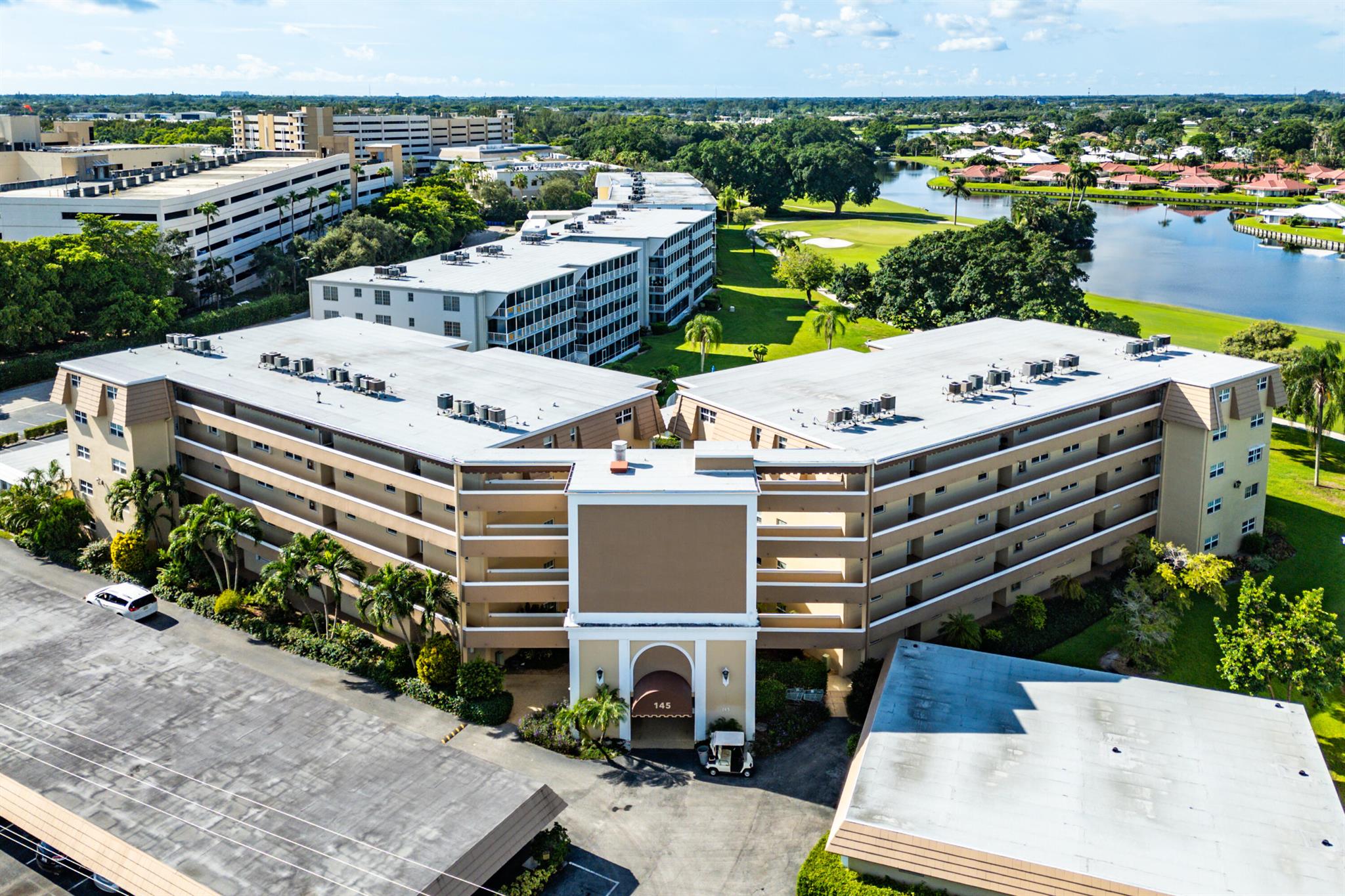 ATLANTIS SHERBROOKE VILLA - Residential