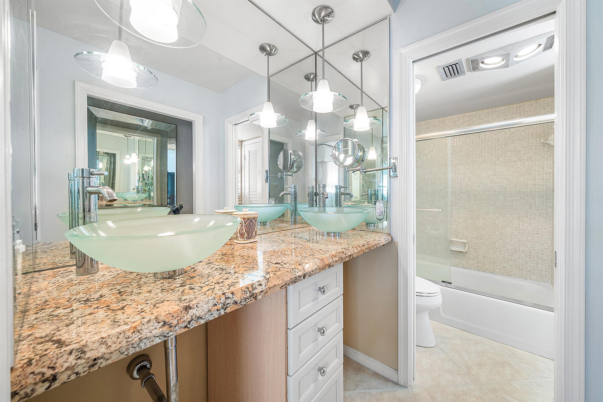 ATLANTIS SHERBROOKE VILLA - Residential