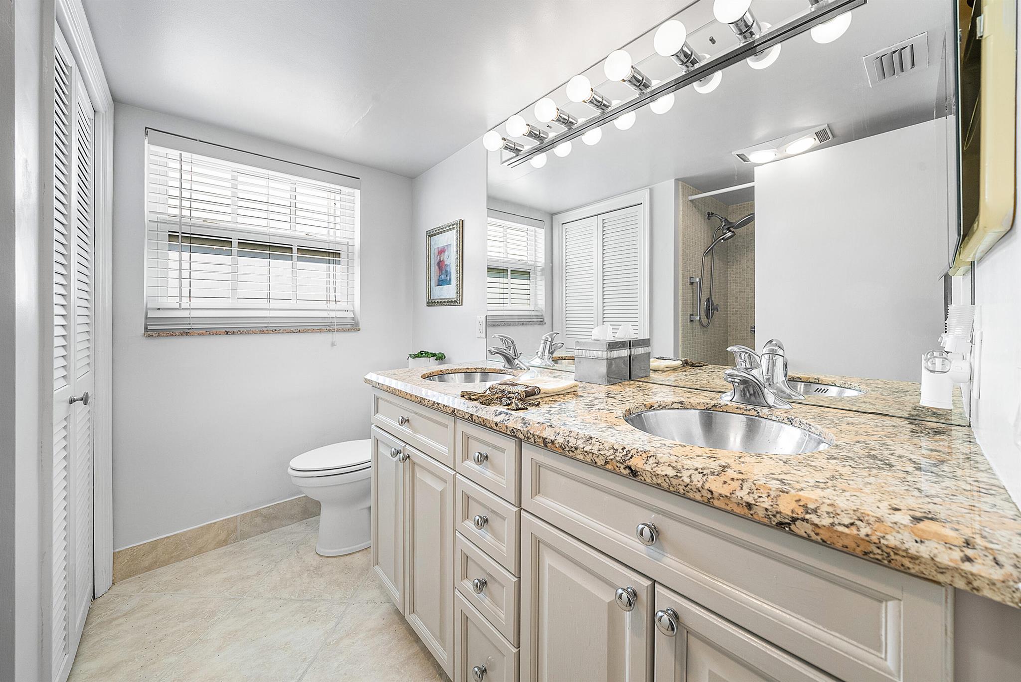 ATLANTIS SHERBROOKE VILLA - Residential