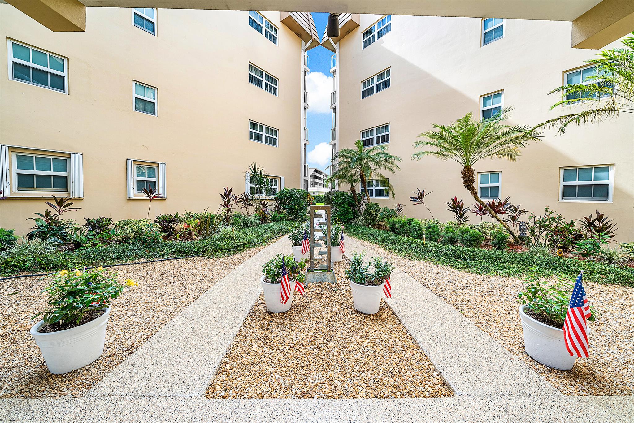 ATLANTIS SHERBROOKE VILLA - Residential