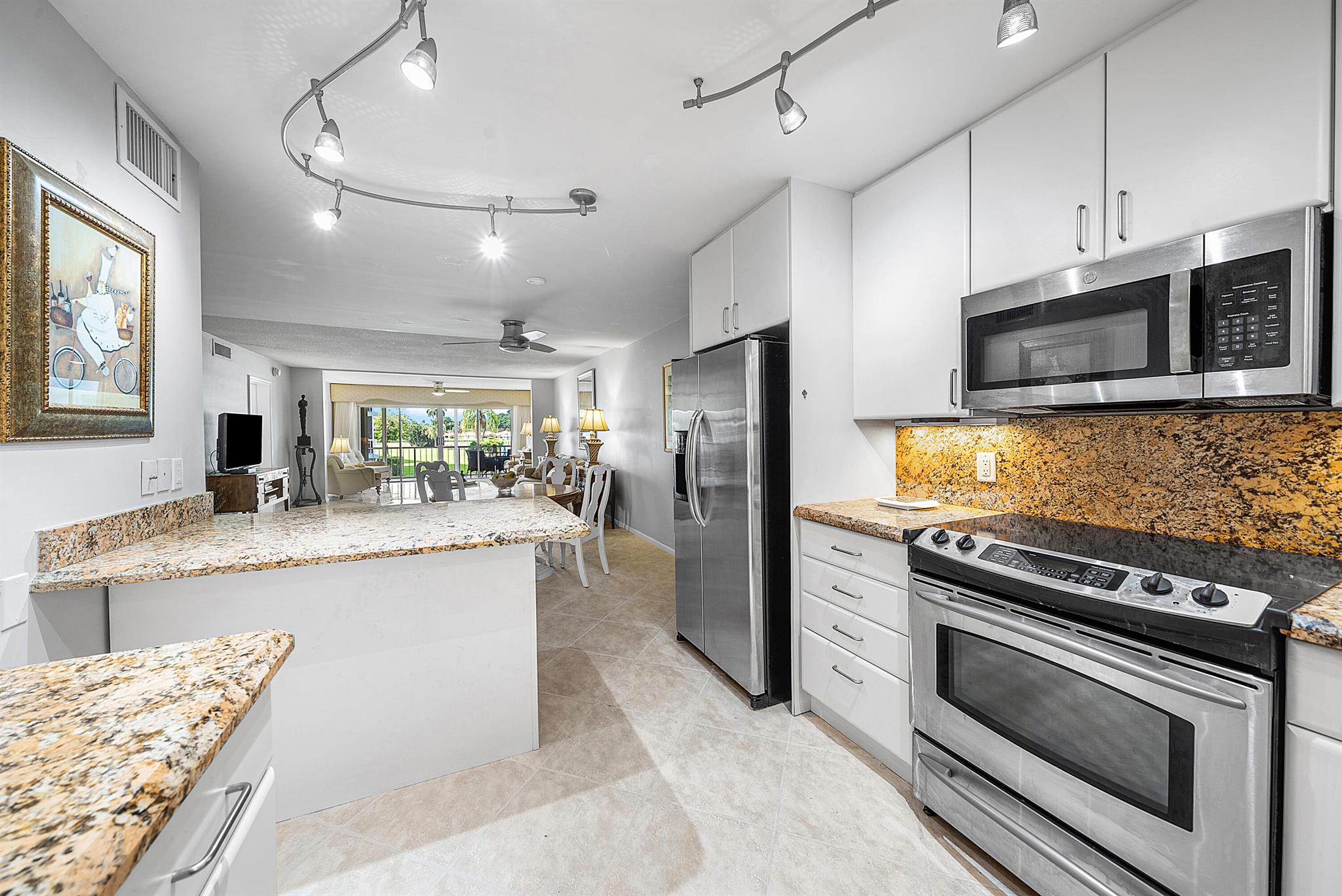 ATLANTIS SHERBROOKE VILLA - Residential