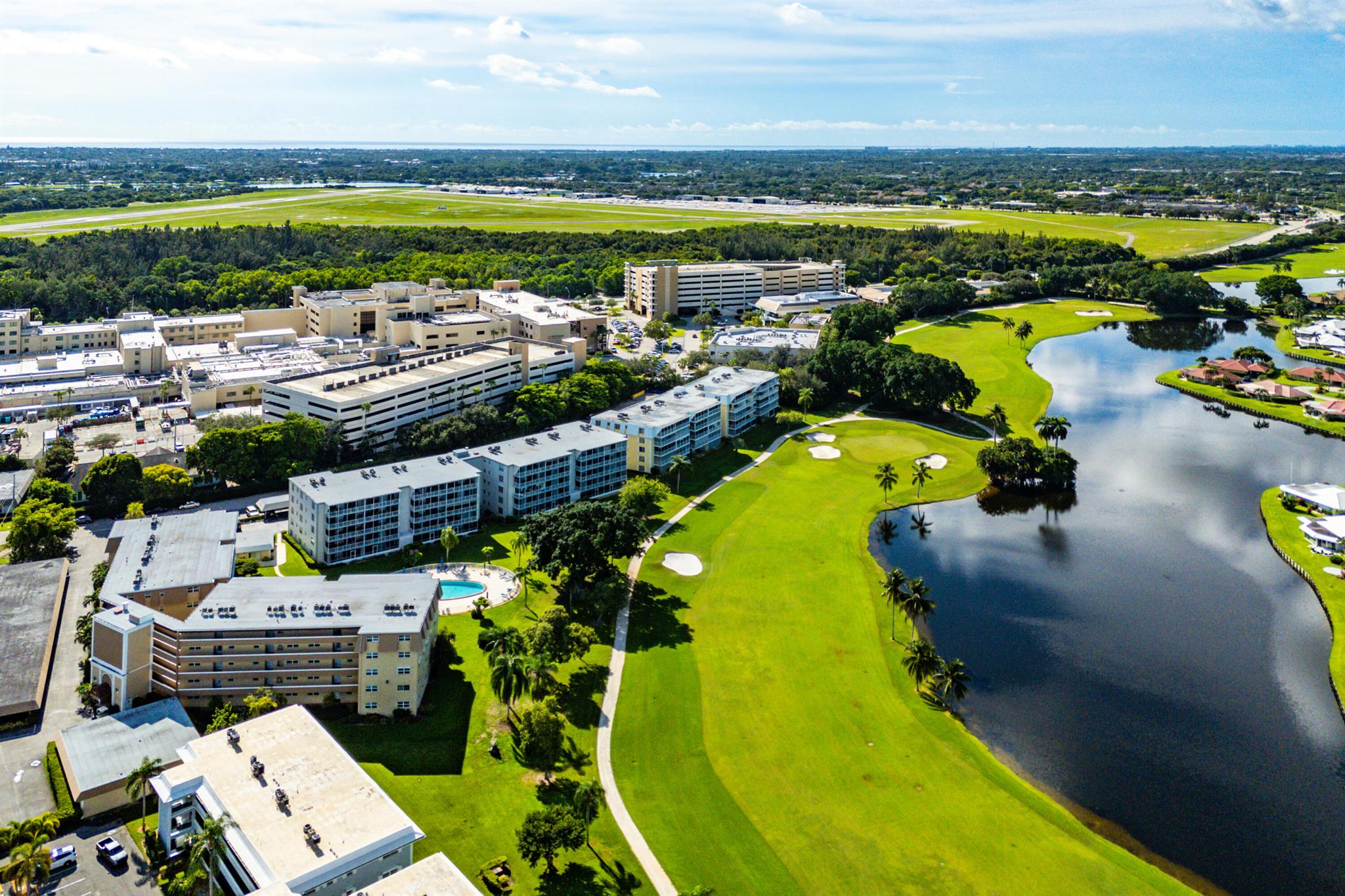 ATLANTIS SHERBROOKE VILLA - Residential