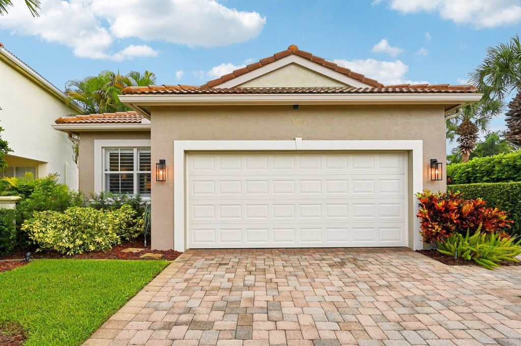 Photo of 101 Isle Verde Way, Palm Beach Gardens, FL 33418 (MLS # R11124028)