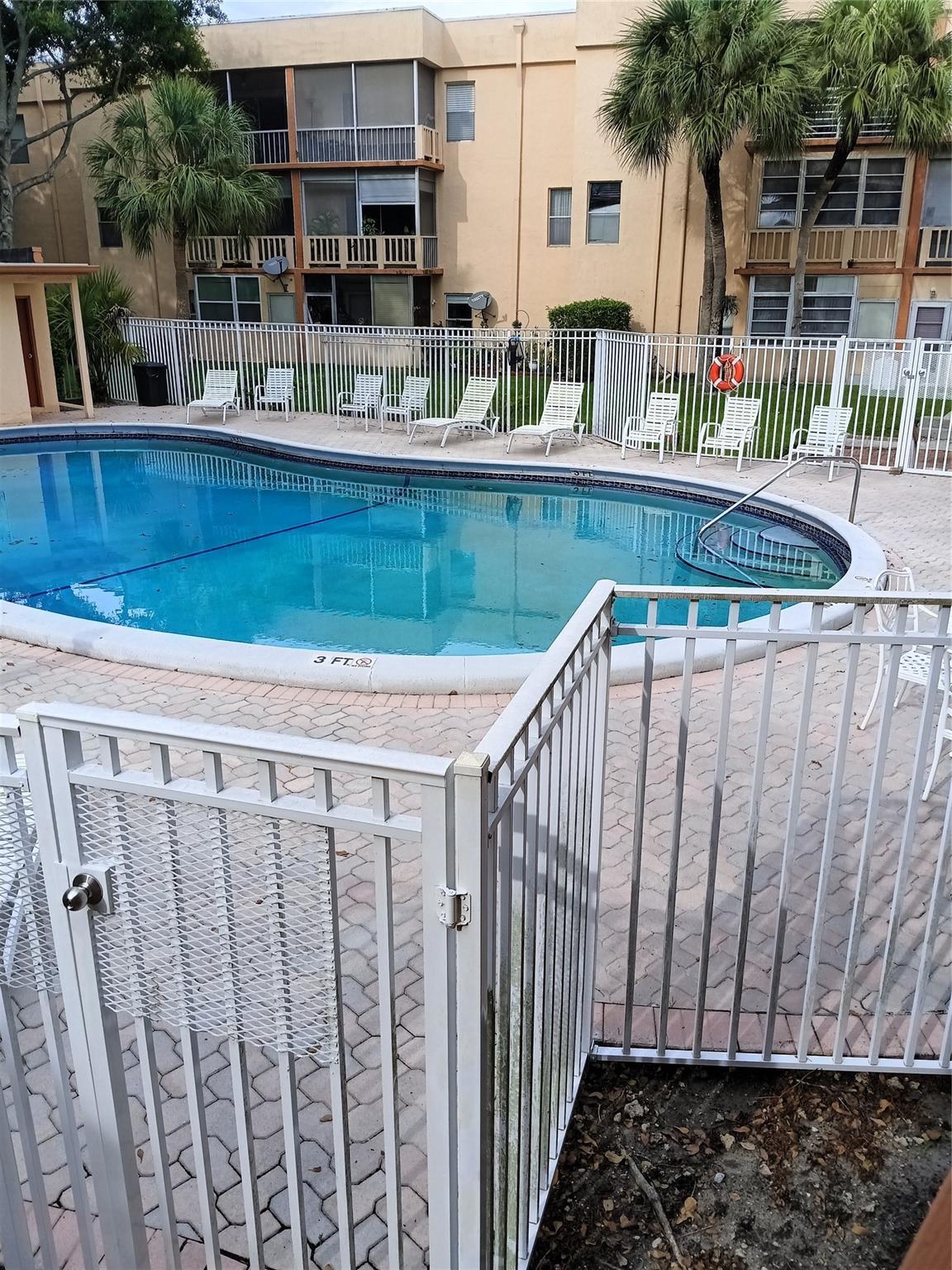 ROKEST CONDOMINIUMS - Residential