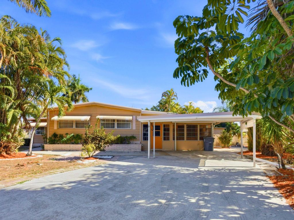 Photo of 8903 Oak Street, Boynton Beach, FL 33436 (MLS # R11166994)