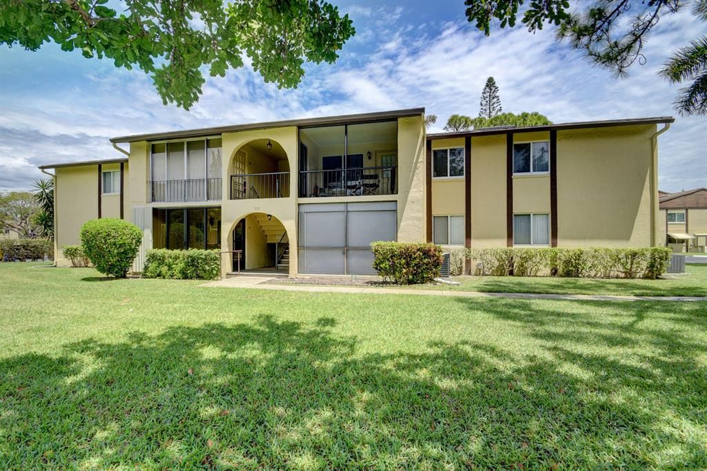 Photo of 311 Pine Ridge Circle Cir #C-1, Green Acres, FL 33463 (MLS # R10788909)