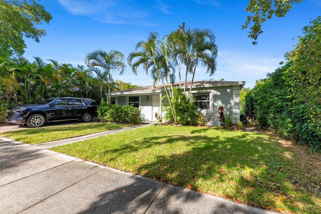 Photo of 1013 Upland Road, West Palm Beach, FL 33401 (MLS # F10526886)