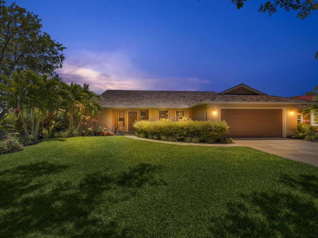 Photo of 18079 Lake Bend Drive, Jupiter, FL 33458 (MLS # R10891993)