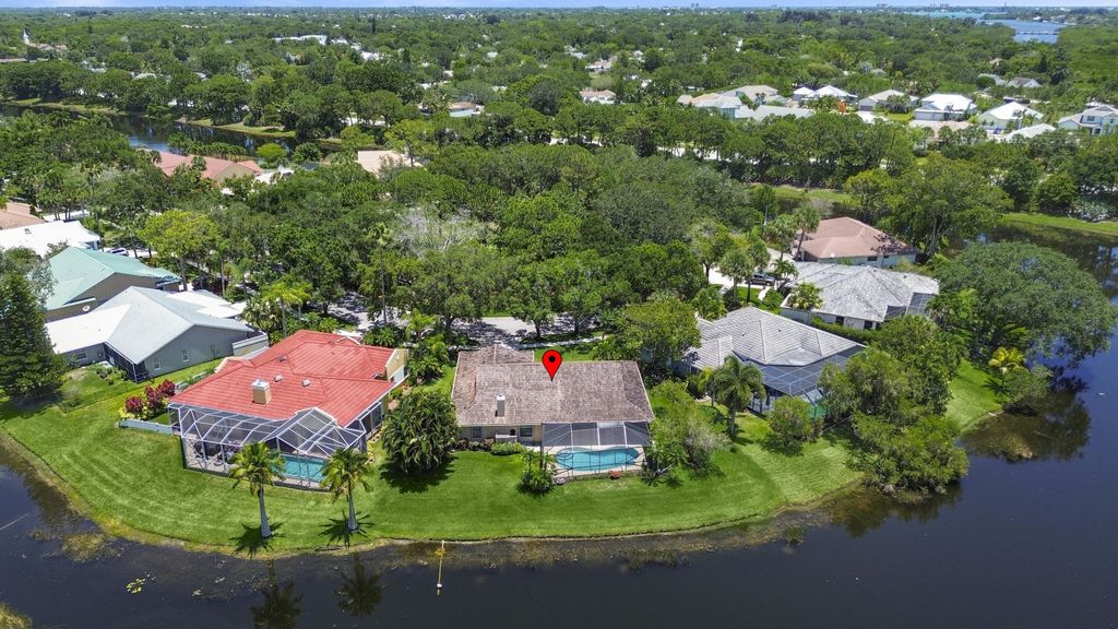 Photo of 18079 Lake Bend Drive, Jupiter, FL 33458 (MLS # R10891993)