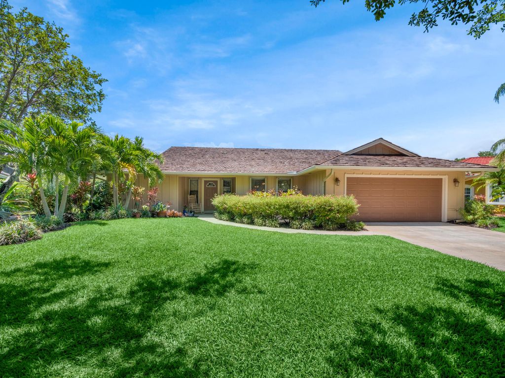 Photo of 18079 Lake Bend Drive, Jupiter, FL 33458 (MLS # R10891993)