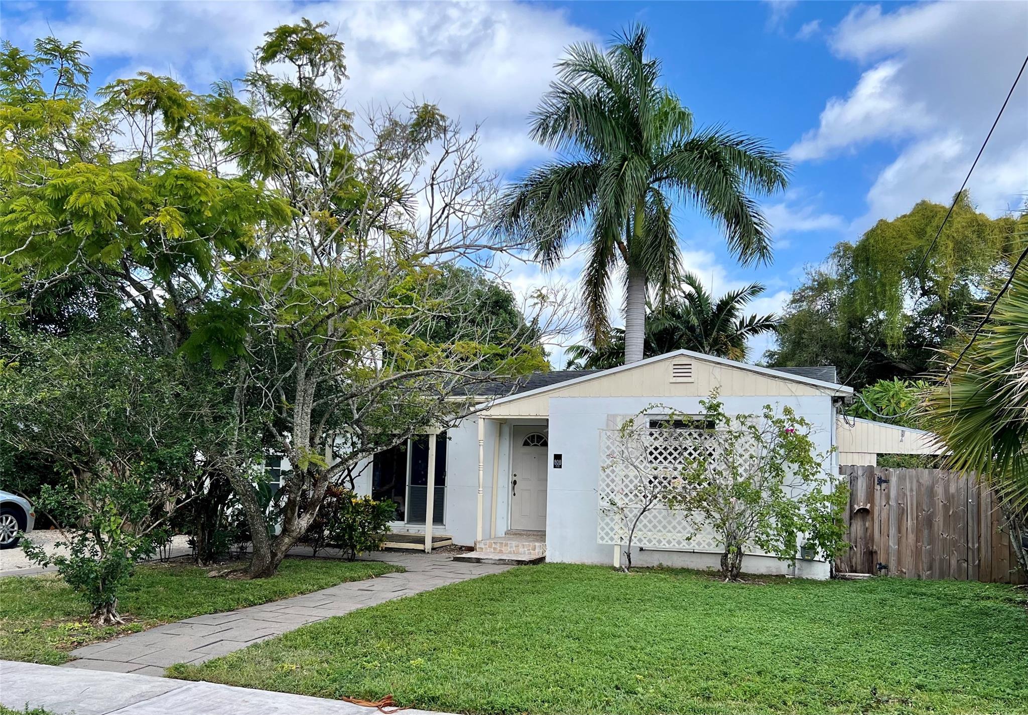 808 SW 8th Ter