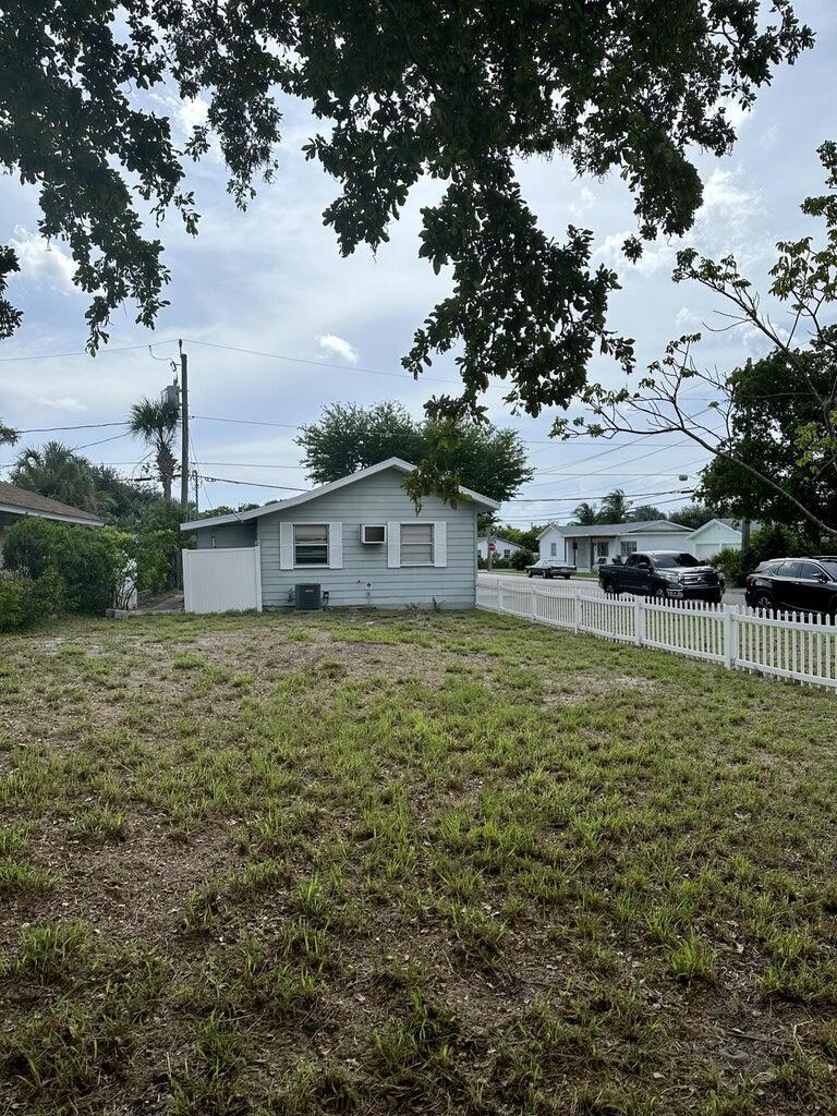 Excellent Development Opportunity for all Investors! Zoned for mixed use and multi-family residential. MU-FH (mixed use Federal Highway) allows for a mixture of residential, service and commercial retail space - Potential to build single family, townhomes or other variety of building types - even able to build up to 4 units! Around the corner from College Park and minutes to downtown Palm Beach and Lake Worth Beach. Land is cleared except for the house that can easily be removed or used as office or business. This is a most desirable corner lot in a great location. Land offers outstanding potential and a valuable opportunity.