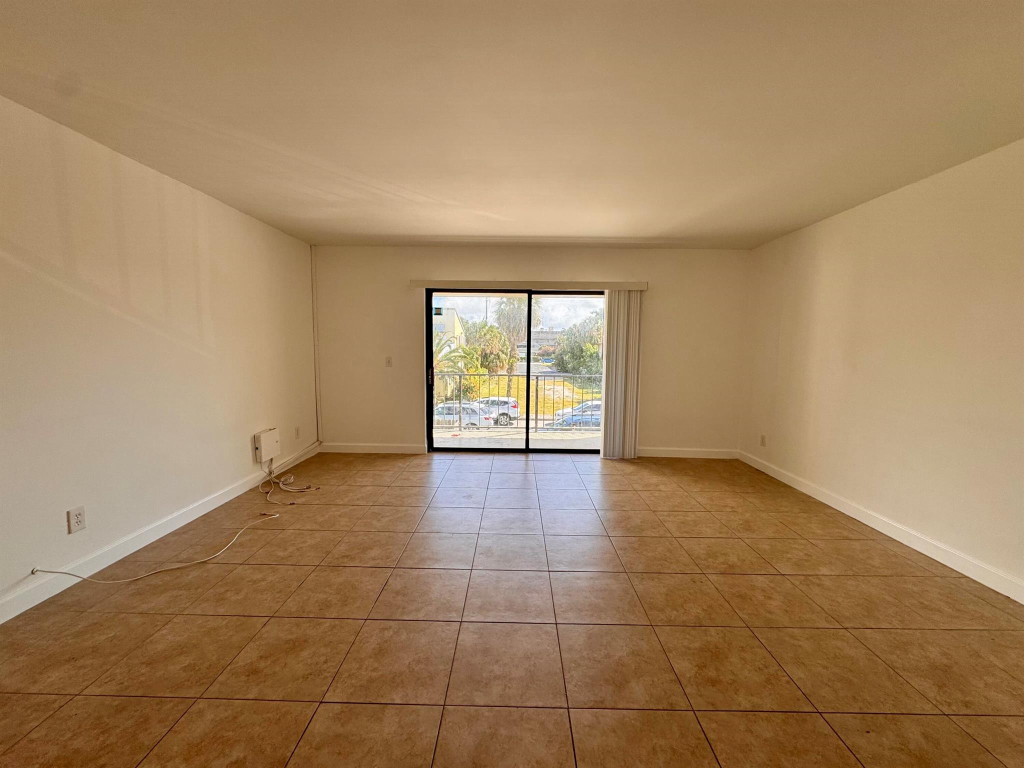 ONE TWENTY FIVE PALMWAY C - Residential Lease