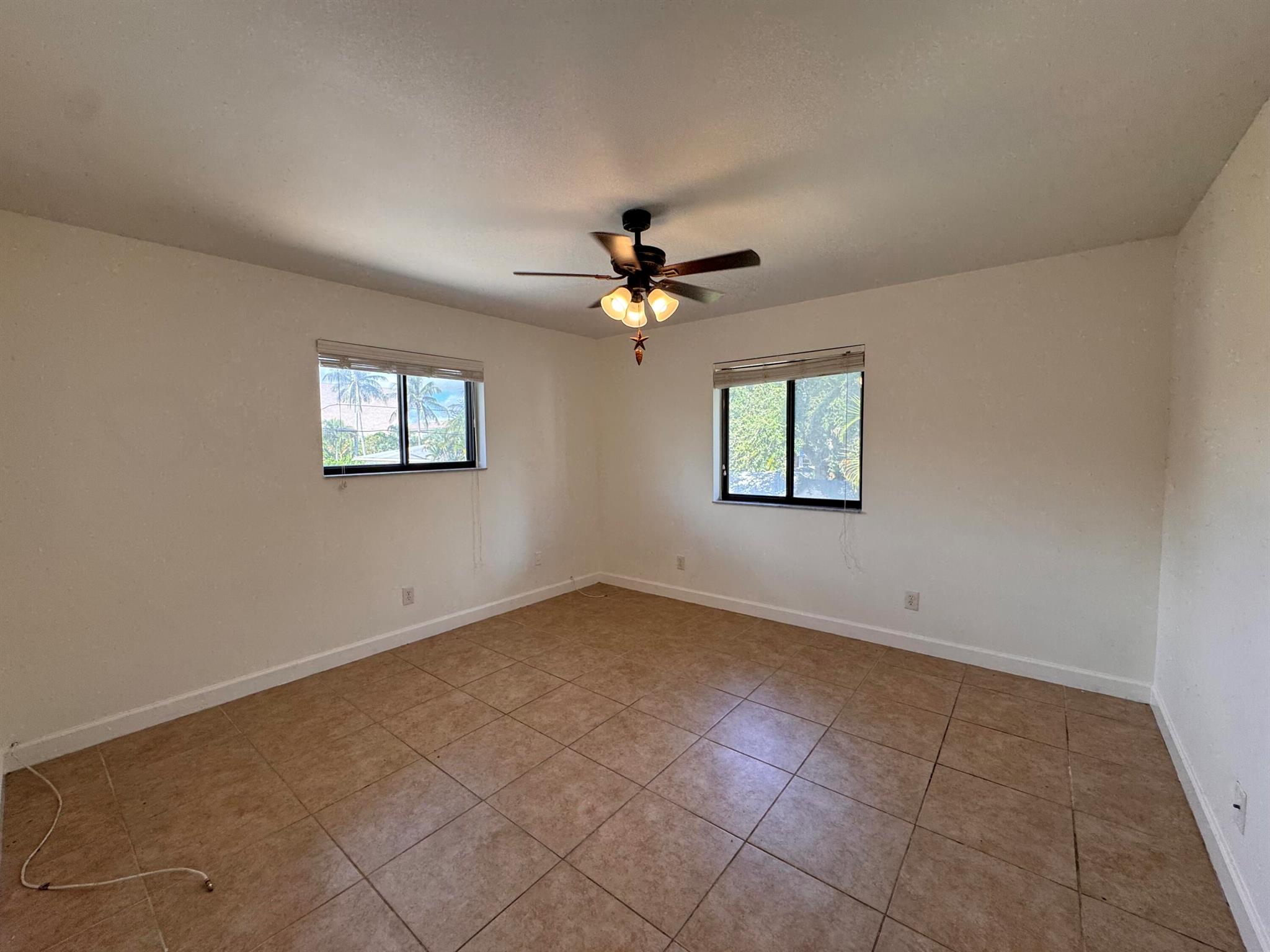 ONE TWENTY FIVE PALMWAY C - Residential Lease