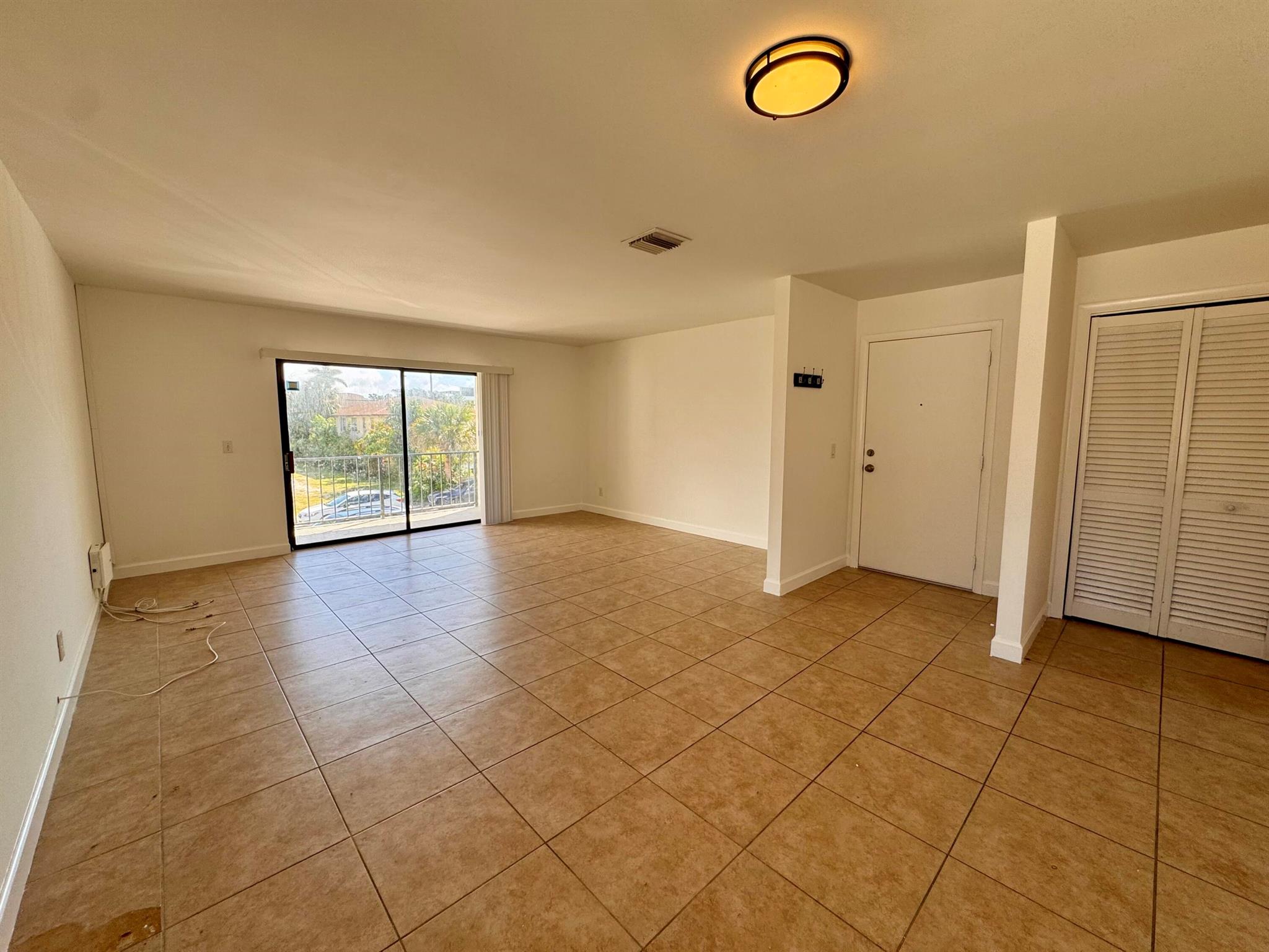 ONE TWENTY FIVE PALMWAY C - Residential Lease