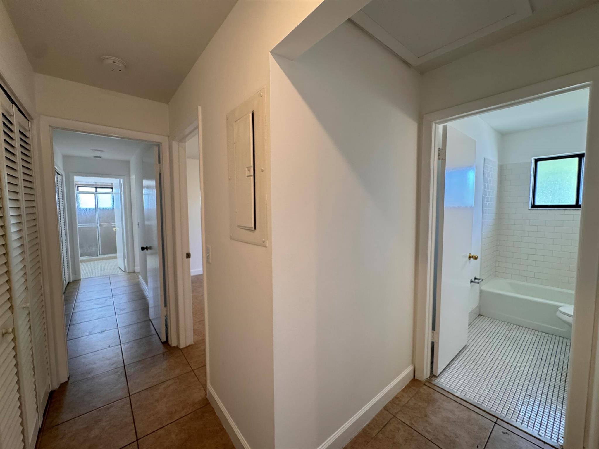 ONE TWENTY FIVE PALMWAY C - Residential Lease