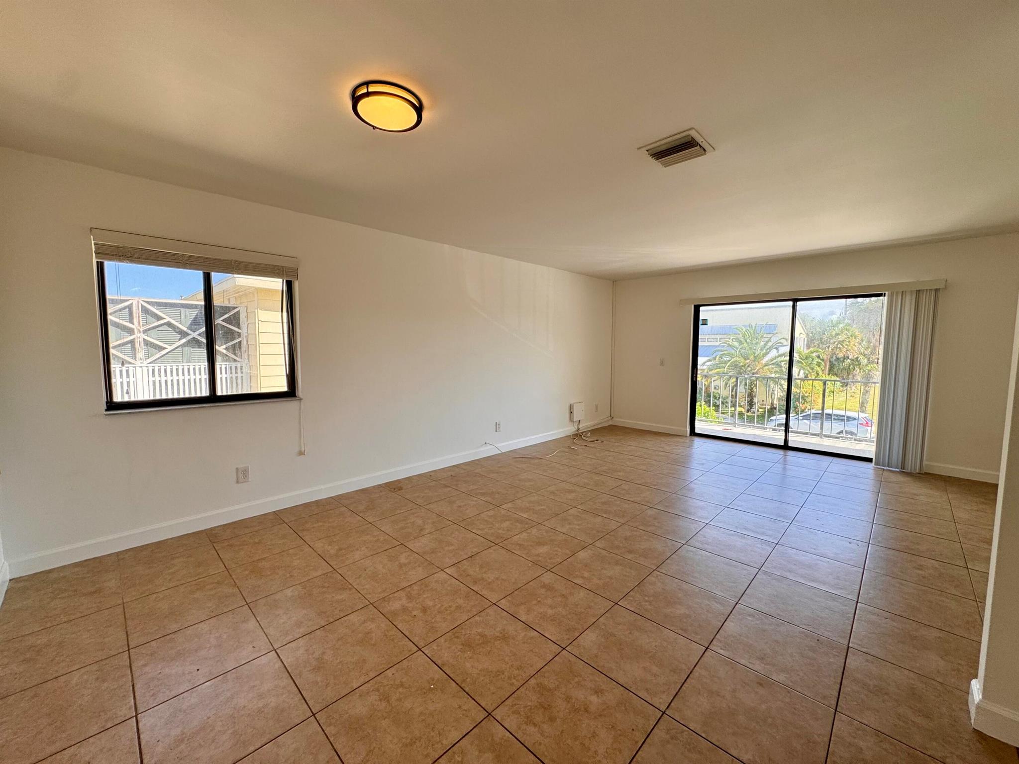 ONE TWENTY FIVE PALMWAY C - Residential Lease