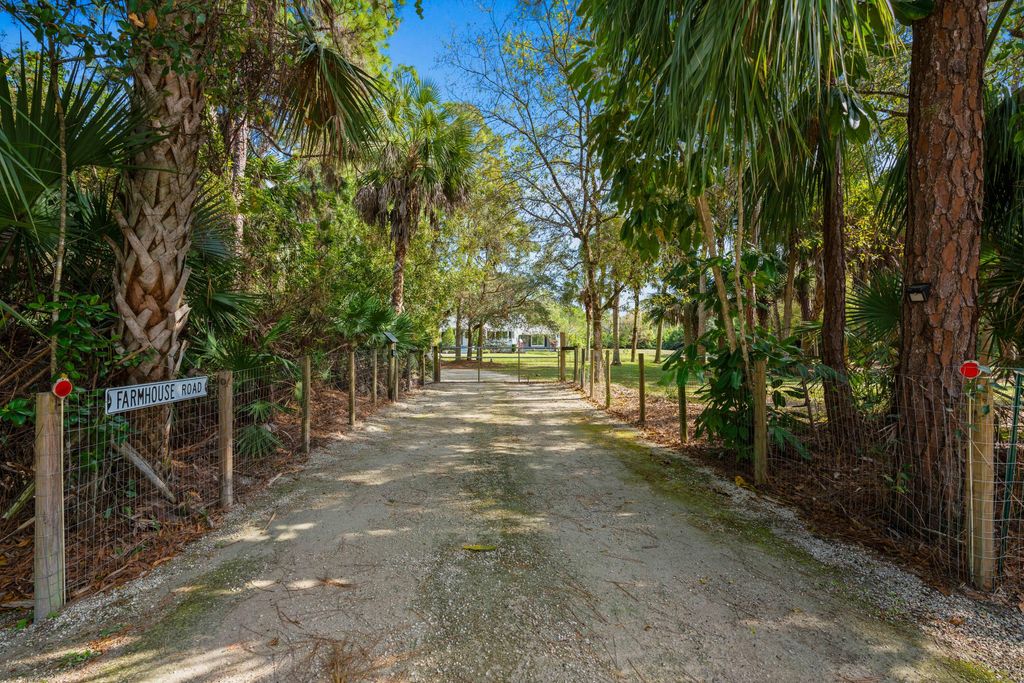 Photo of 18716 126th Terrace N, Jupiter, FL 33478 (MLS # R11167816)