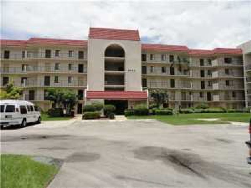 3 BEDROOM/2BATH 4TH FLOOR END UNIT WITH BALCONY WITH TENNIS COURT VIEWS,MEXICAN TILE THROUGHOUT AND NEW CARPET IN BEDROOMS,ALL NEWER APPLIANCES,BREAKFAST BAR,FOYER,WALK IN CLOSET IN MASTER.COMMUNITY OFFERS TENNIS,POOL,PRO SHOP,OFFICE MANAGER ON DUTY MONDAY-FRI.