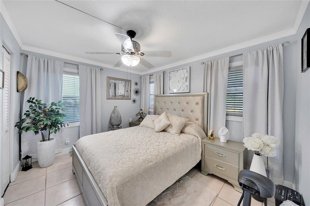 SUNRISE LAKES - Residential