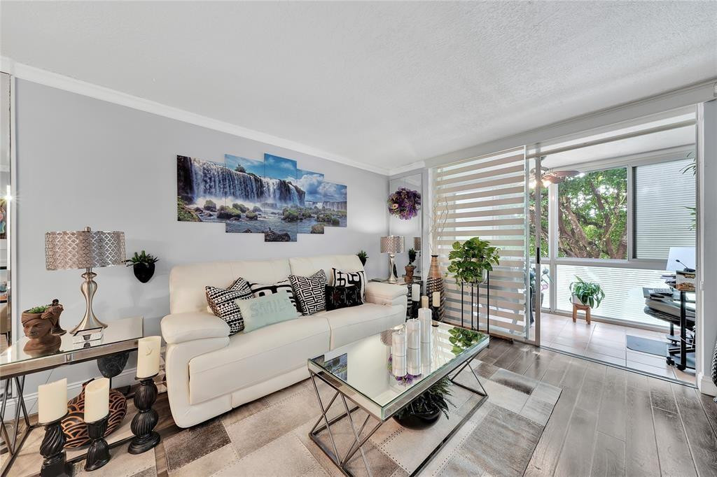 SUNRISE LAKES - Residential