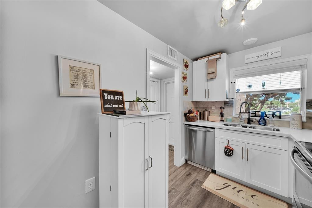 SUNRISE LAKES - Residential