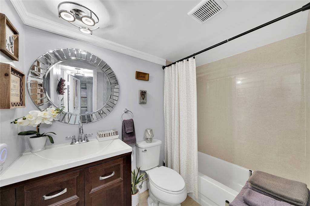 SUNRISE LAKES - Residential