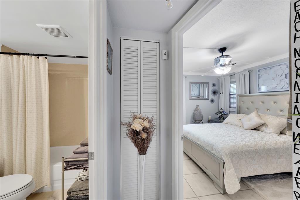 SUNRISE LAKES - Residential