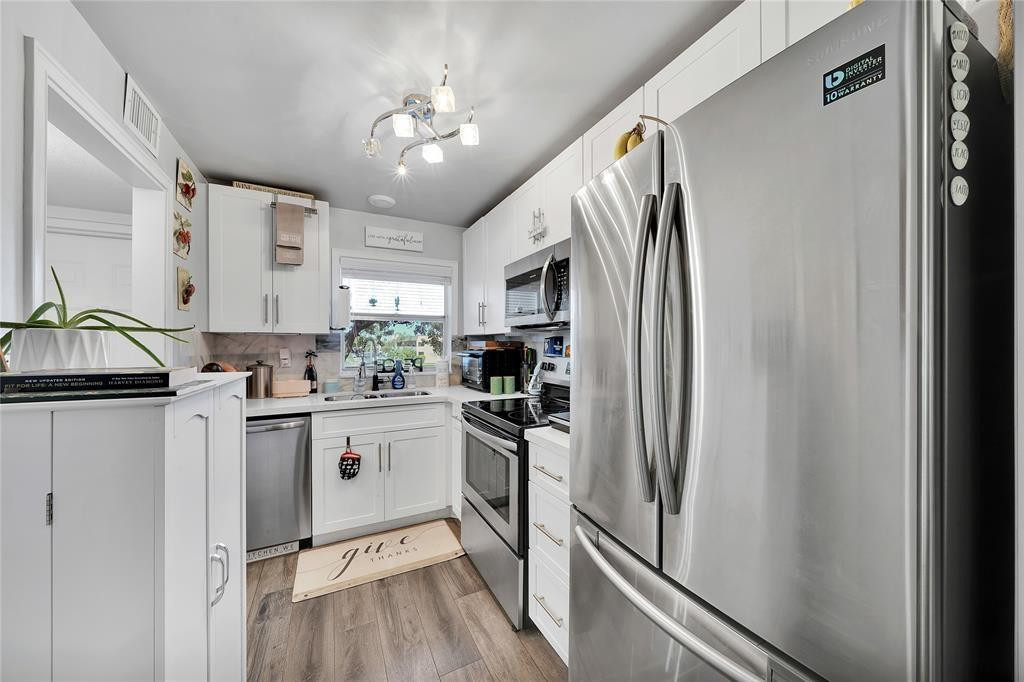 SUNRISE LAKES - Residential