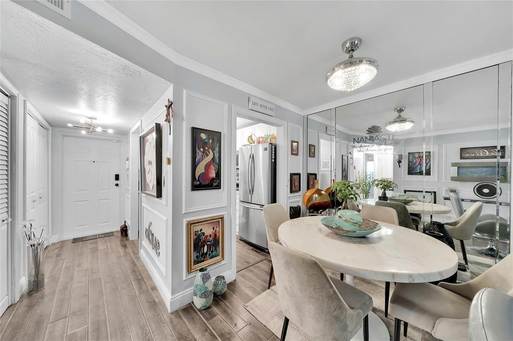 SUNRISE LAKES - Residential