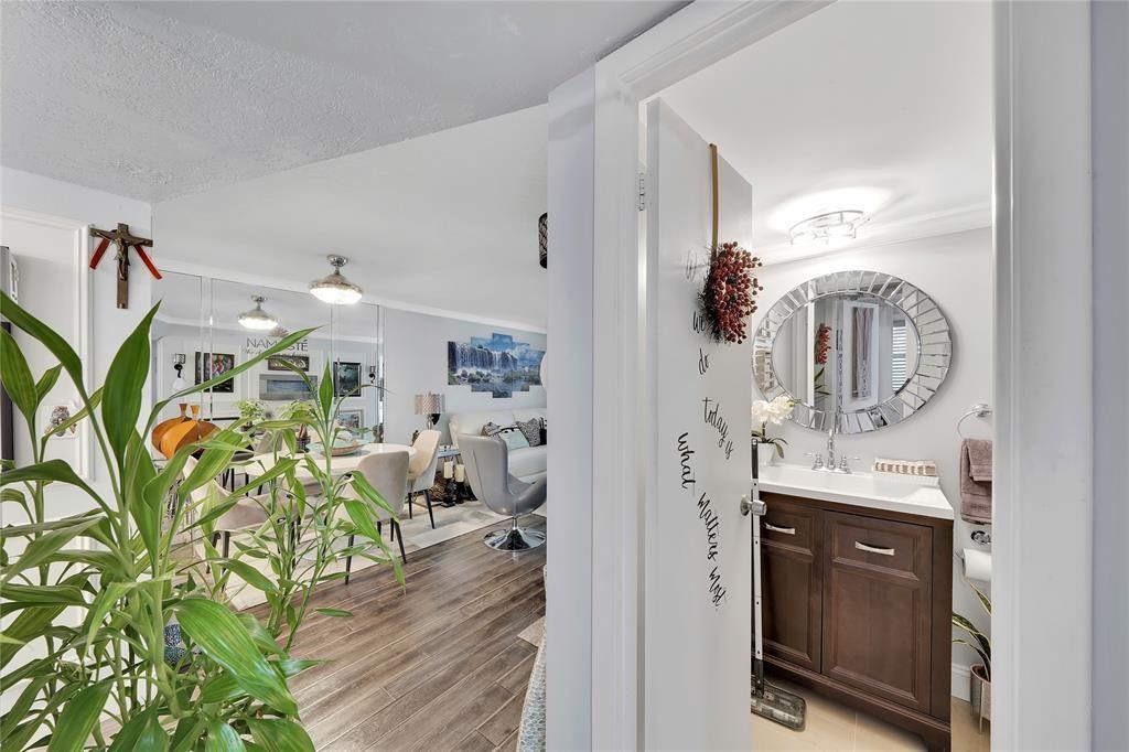 SUNRISE LAKES - Residential