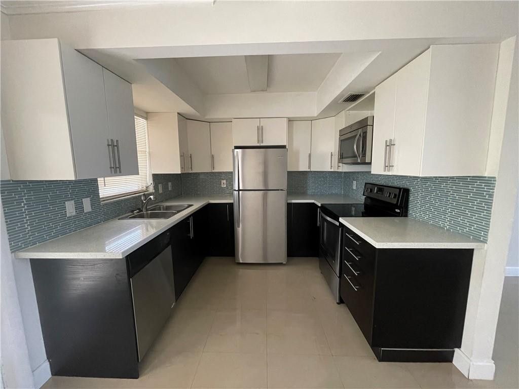 Photo of 2451 Lincoln Street #6, Hollywood, FL 33020 (MLS # F10554640)