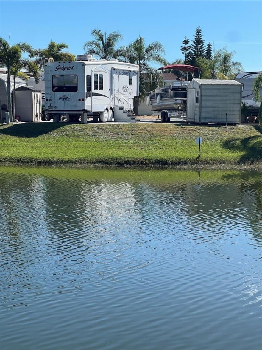 ~Big O RV Resort~ Gated- 55+ Community. Large lot on Horseshoe Lake. 5th wheel Silverback by Cedar Creek. 40"  1 bed 1 bath. Outside shed included. Bring your rig or keep this one. Nice clubhouse-Pool- Boat ramps w/ Fish cleaning station. Fun park with lots of activities. Laundry facilities in park. All measurements are approximate, measure for exact.