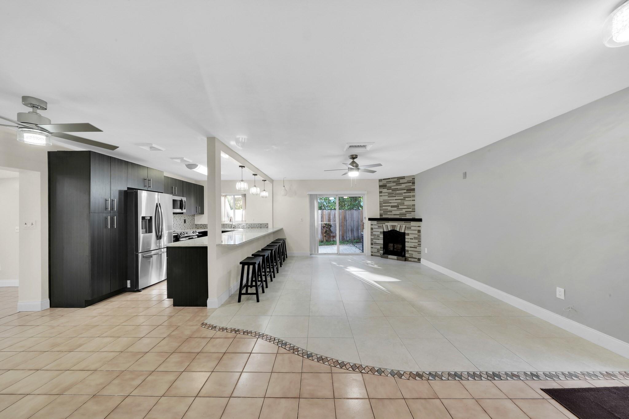 1610 SW 30th Pl