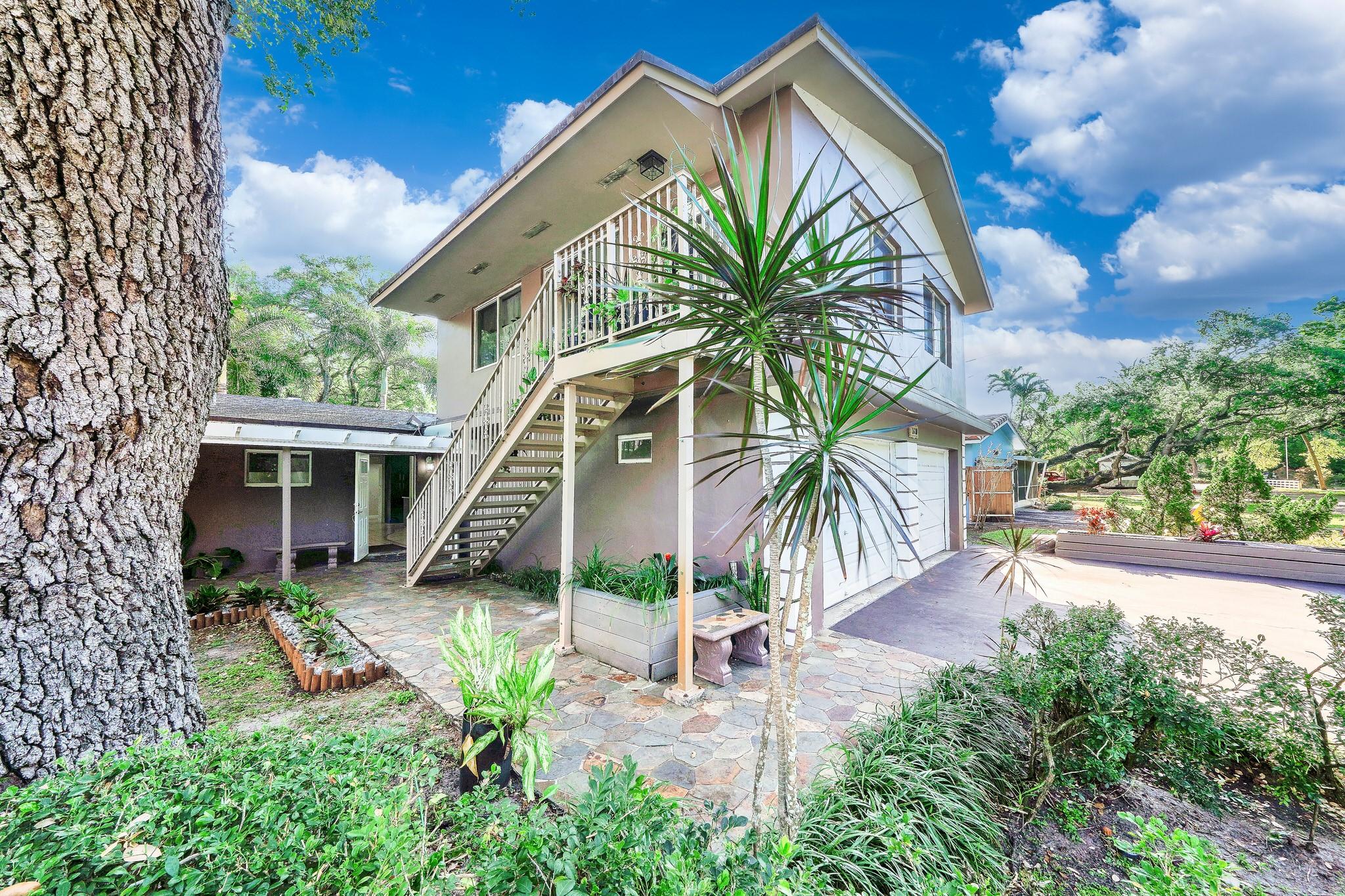 1610 SW 30th Pl