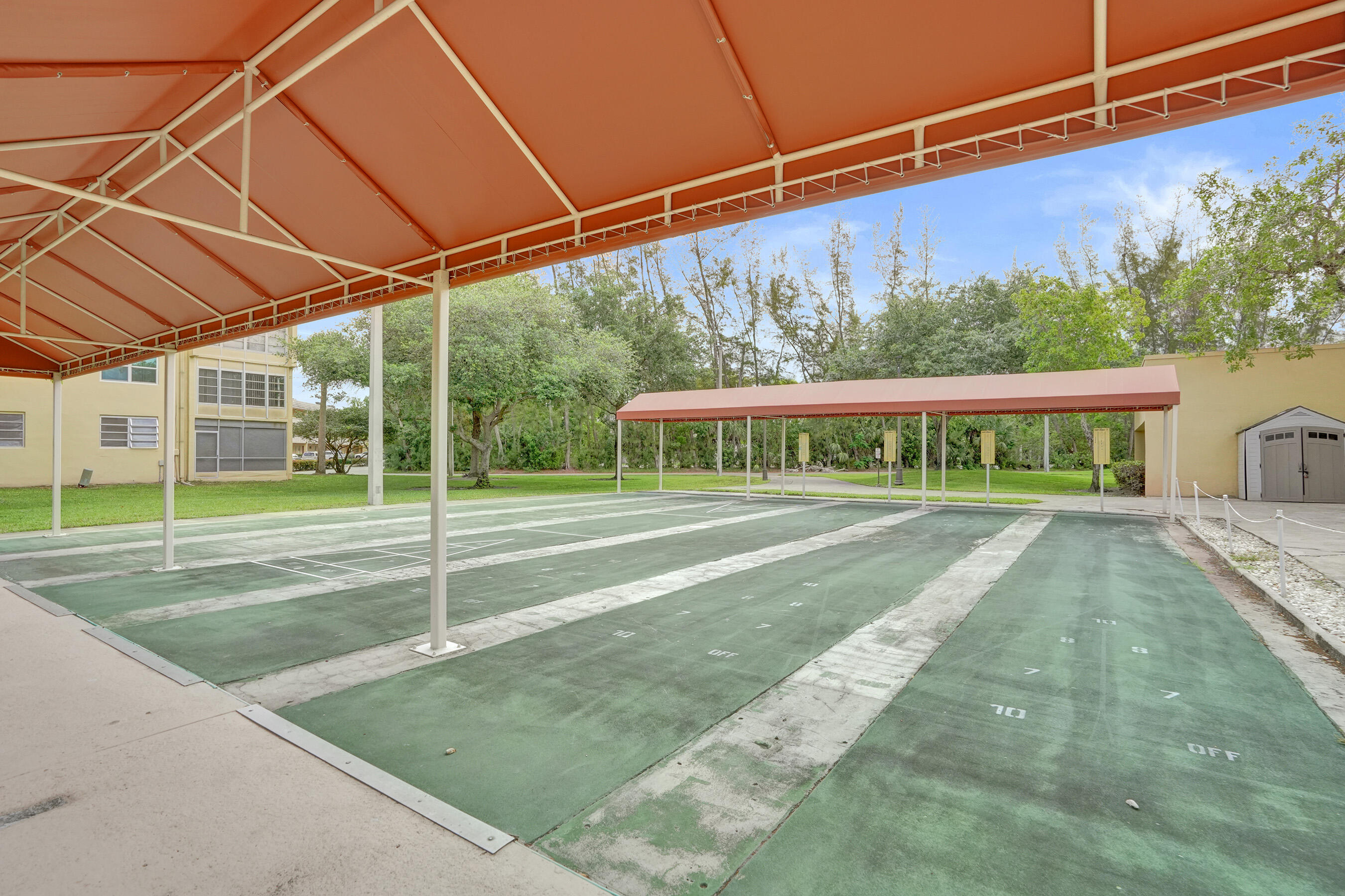 BERMUDA CLUB FIVE CONDO - Residential