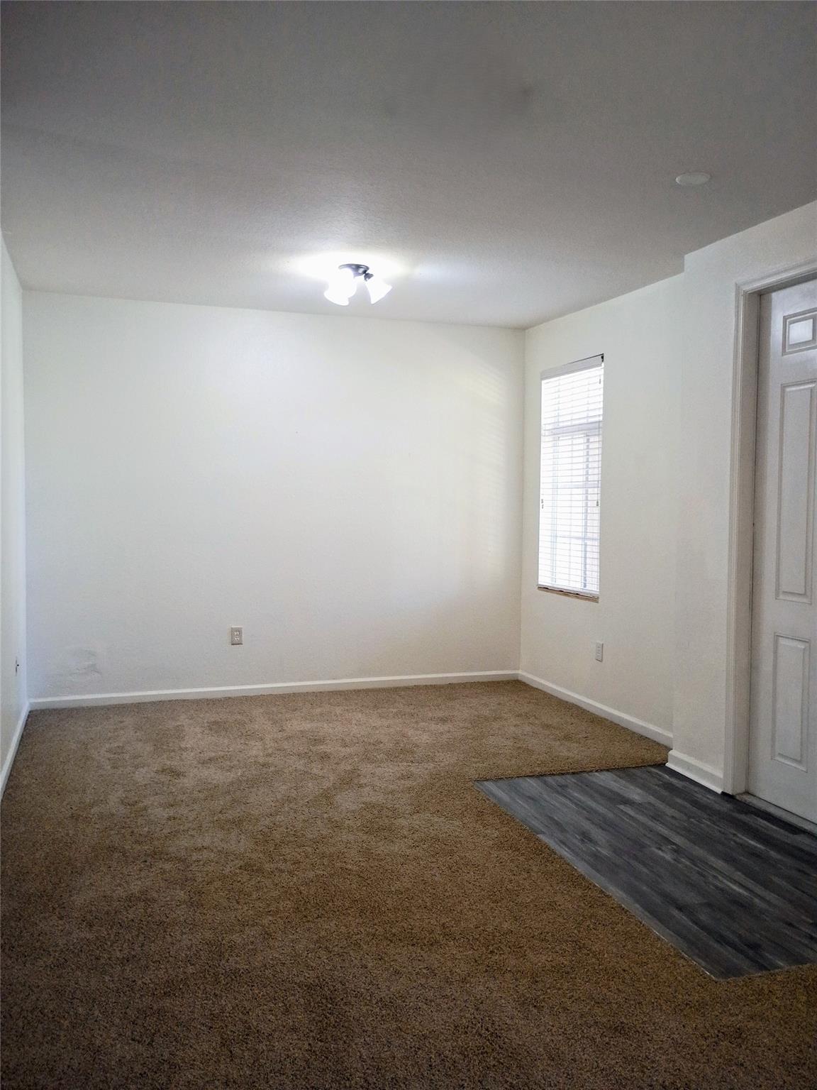 MANDARIN LAKES - Residential