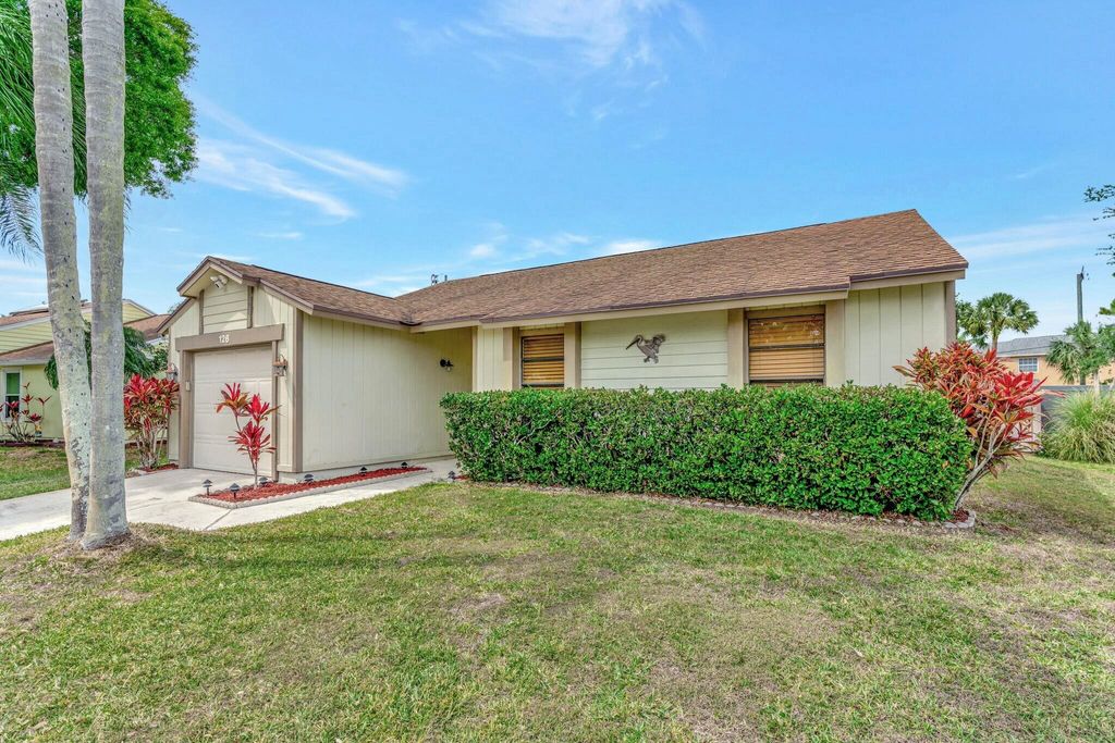 Photo of 126 Greentree Circle, Jupiter, FL 33458 (MLS # R11075161)