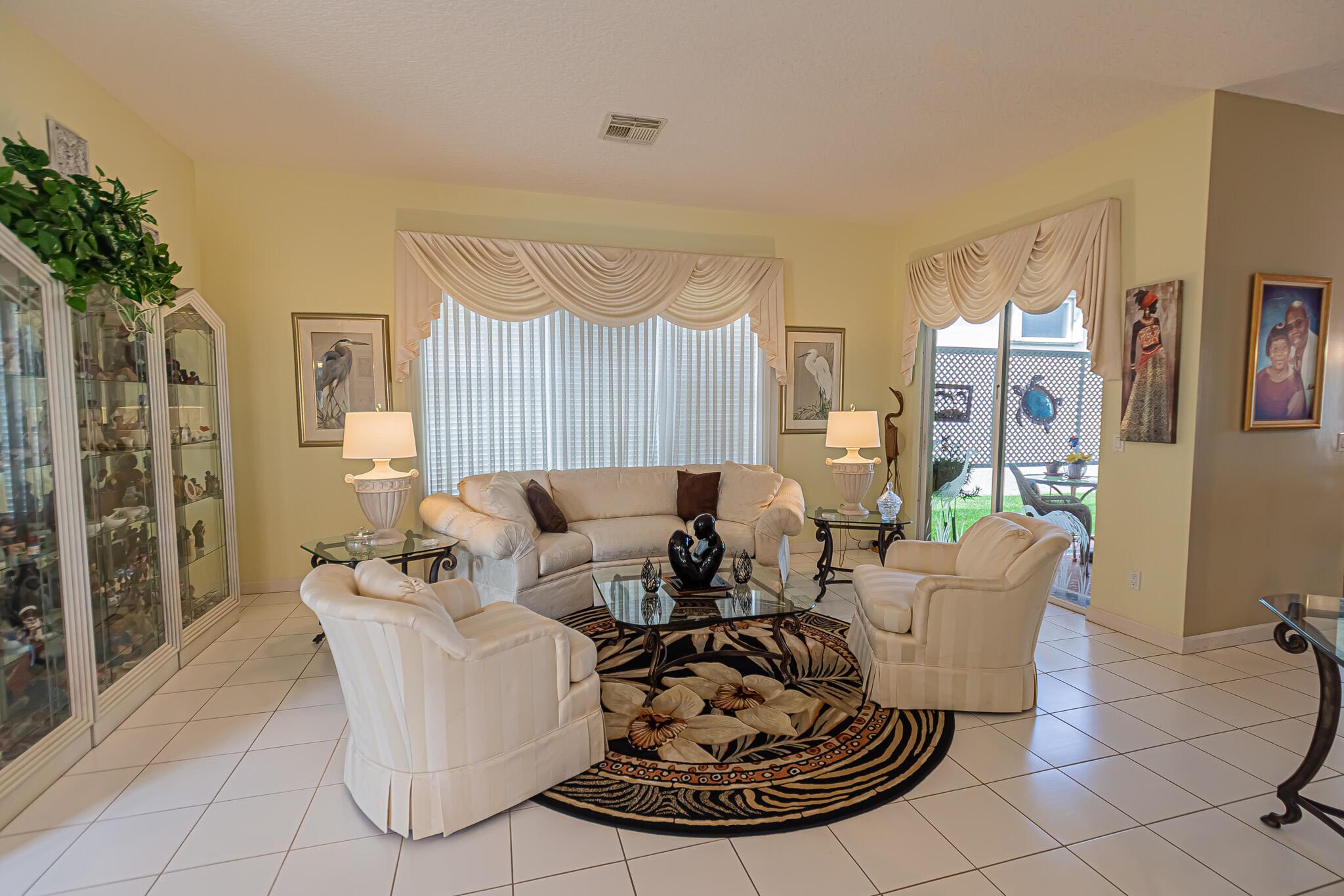 618 SW Lake Charles Circle