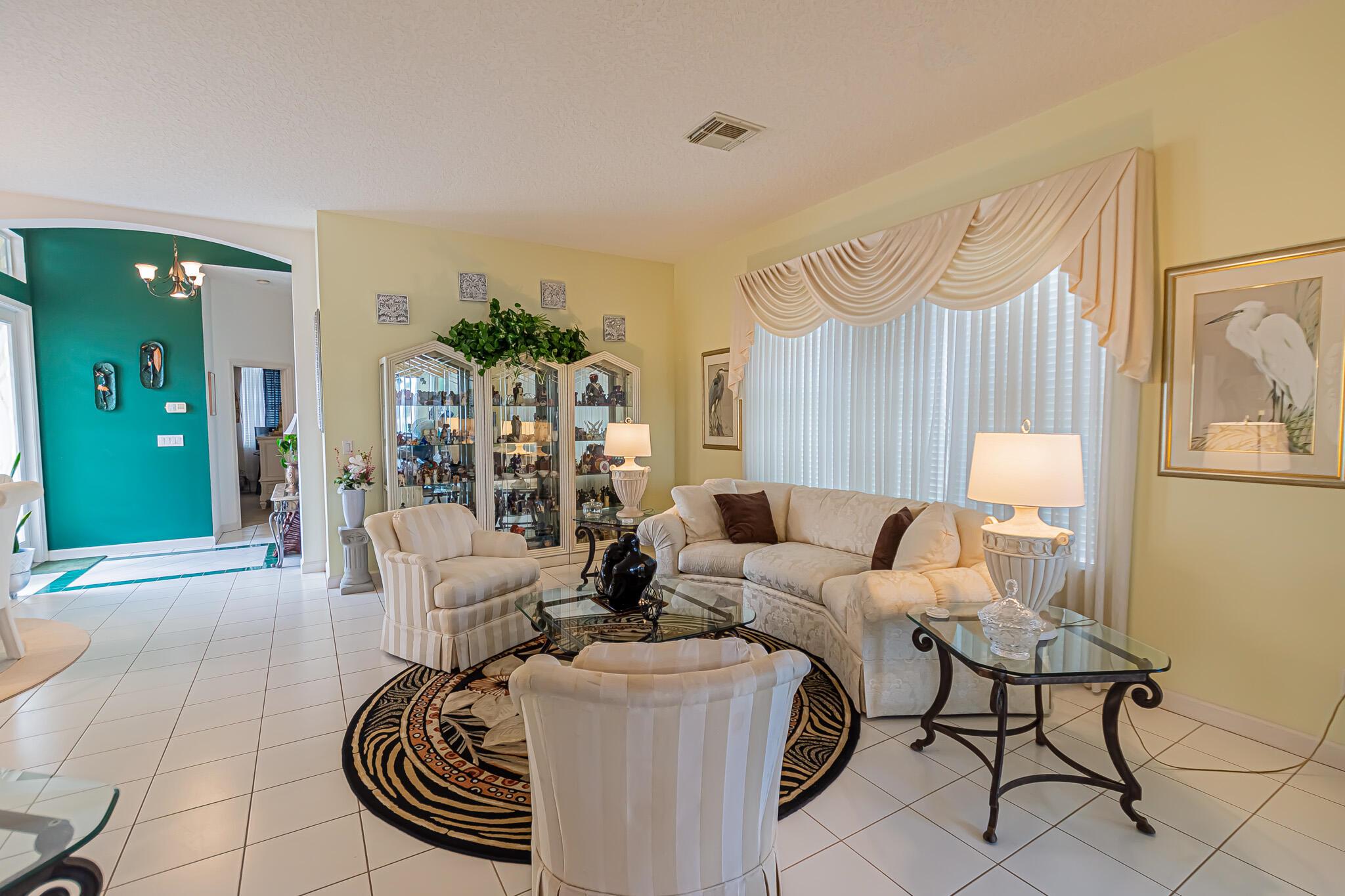 618 SW Lake Charles Circle