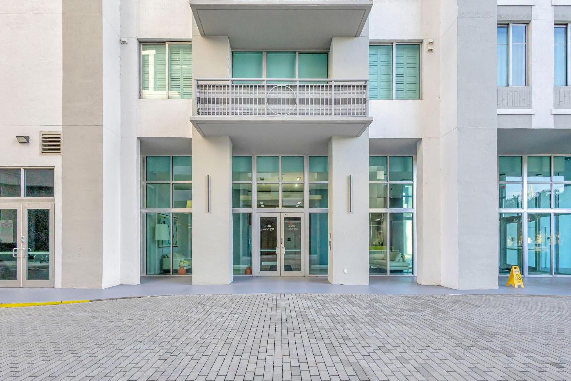 300 S Australian Avenue 520