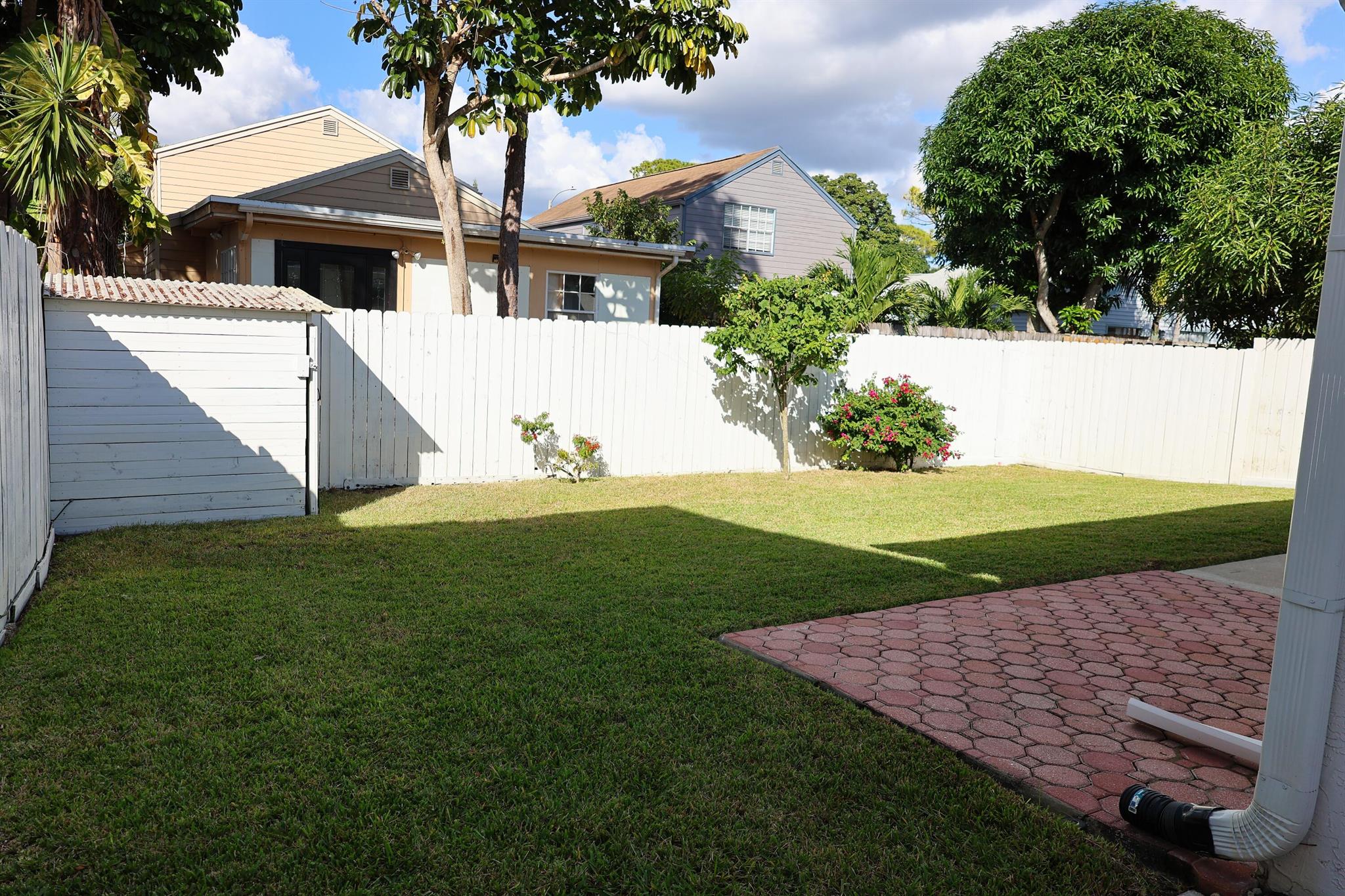 VICTORIA WOODS - Residential