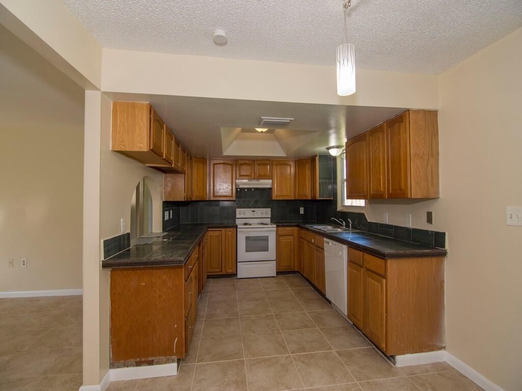Photo of 8604 Brookline Avenue, Fort Pierce, FL 34951 (MLS # B26042273)