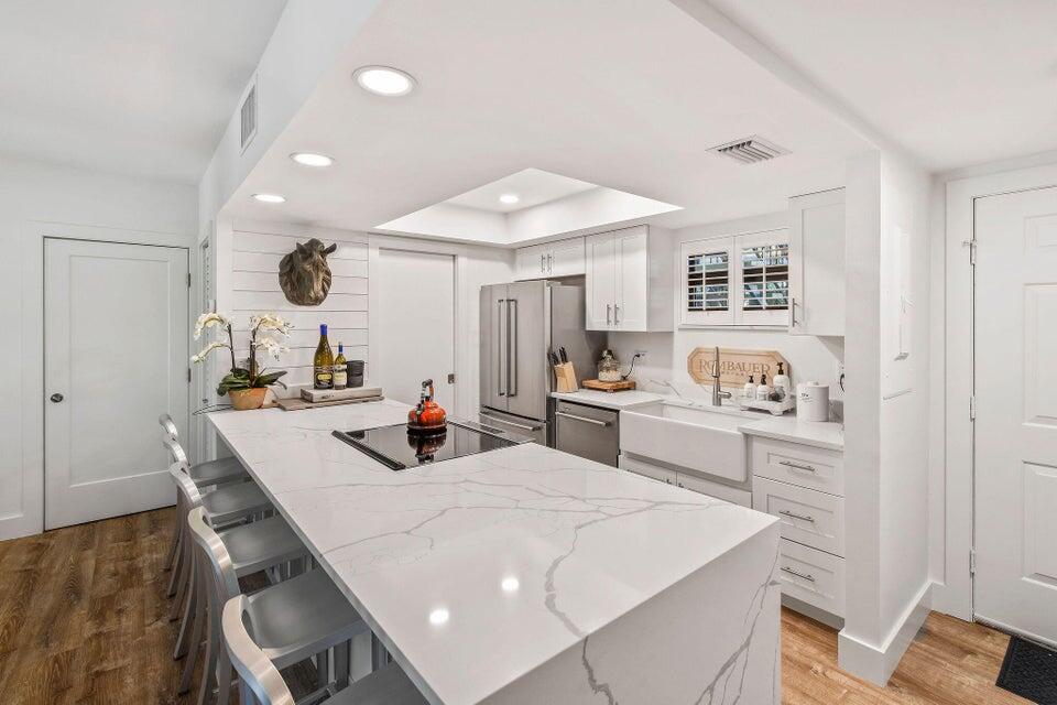 BAGATTELLE CONDO - Residential Lease