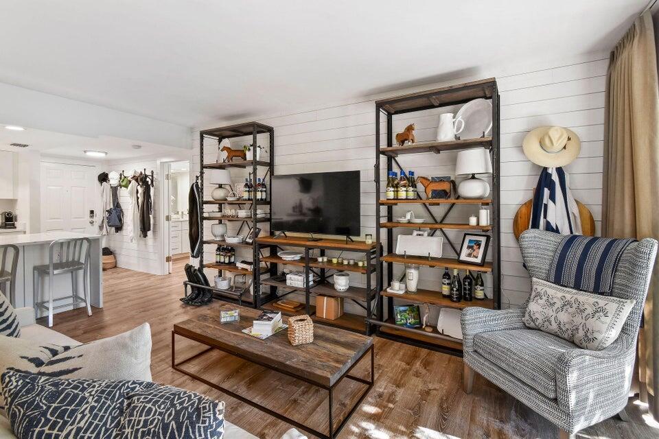 BAGATTELLE CONDO - Residential Lease