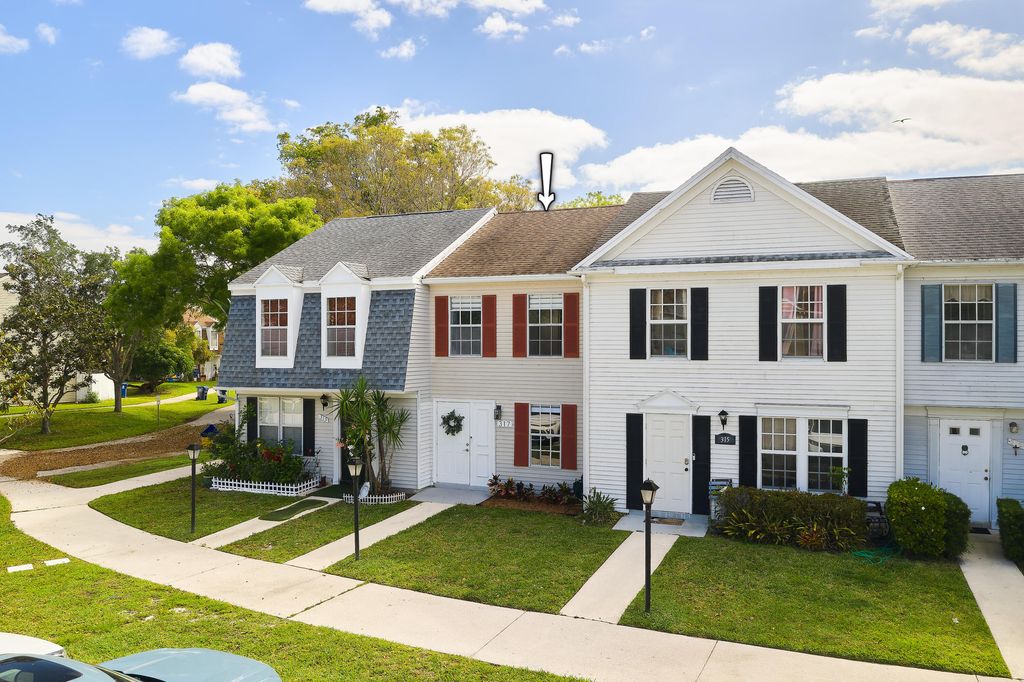 Photo of 317 Georgian Park Drive, Jupiter, FL 33458 (MLS # B26012704)